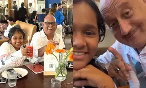 अनुपम खेर ने सतीश कौशिक के परिवार के साथ किया लंच, अपना वादा निभाया अनुपम खेर ने सतीश कौशिक के परिवार के साथ किया लंच, अपना वादा निभाया