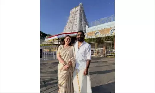 रेमो डिसूजा ने पत्नी लिजेल डिसूजा के साथ तिरुपति बालाजी के किए दर्शन, सोशल मीडिया पर शेयर की खूबसूरत तस्वीरें