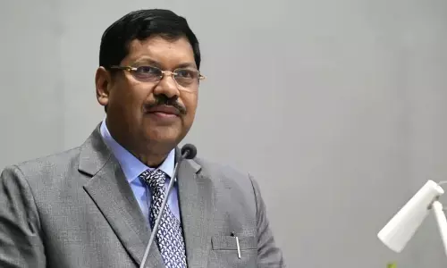 सीजेआई गवई पर सुप्रीम कोर्ट में एक व्यक्ति ने की हमले की कोशिश, बोला- सनातन धर्म का अपमान नहीं सहेगा हिंदुस्तान