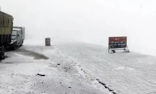 इस बार कश्मीर में जल्द आ गई सर्दी, राजदान दर्रे में हल्की बर्फबारी, गुरेज घाटी में तापमान में गिरावट