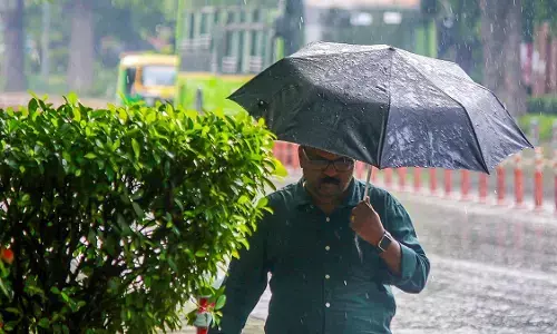 दिल्ली-एनसीआर में मौसम का मिजाज बदला, झमाझम बारिश से तापमान में गिरावट