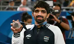 ओलंपिक पदक विजेता अमन सहरावत को भारतीय कुश्ती महासंघ ने किया निलंबित