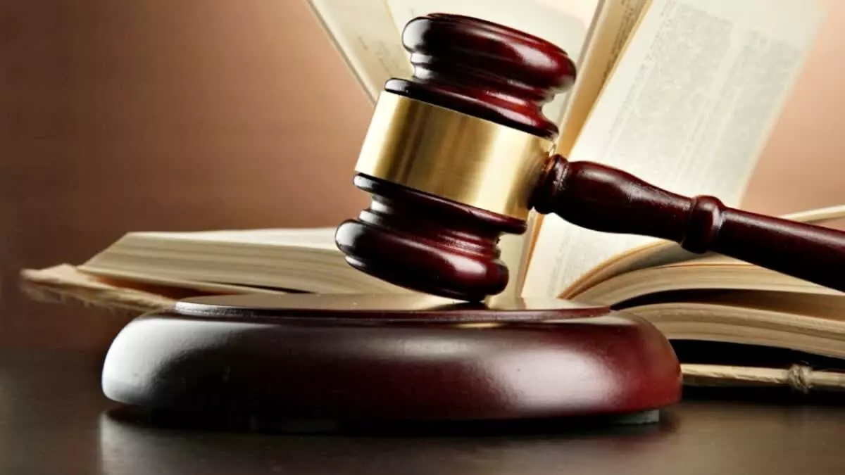 सीबीआई अदालत ने दो पुलिस अधिकारियों को सात साल कैद की सुनाई सजा