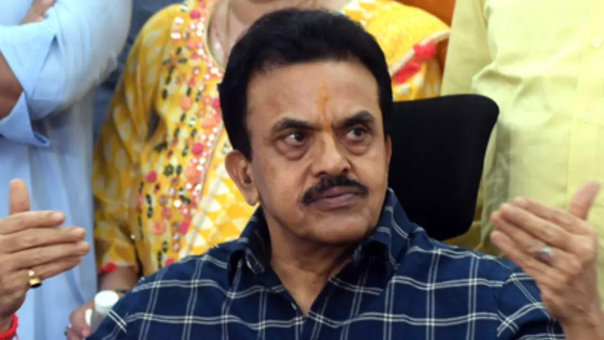 केजरीवाल की सादगी पर सवाल, निरुपम बोले-अब सरकारी सुविधाओं का सहारा केजरीवाल की सादगी पर सवाल, निरुपम बोले-अब सरकारी सुविधाओं का सहारा