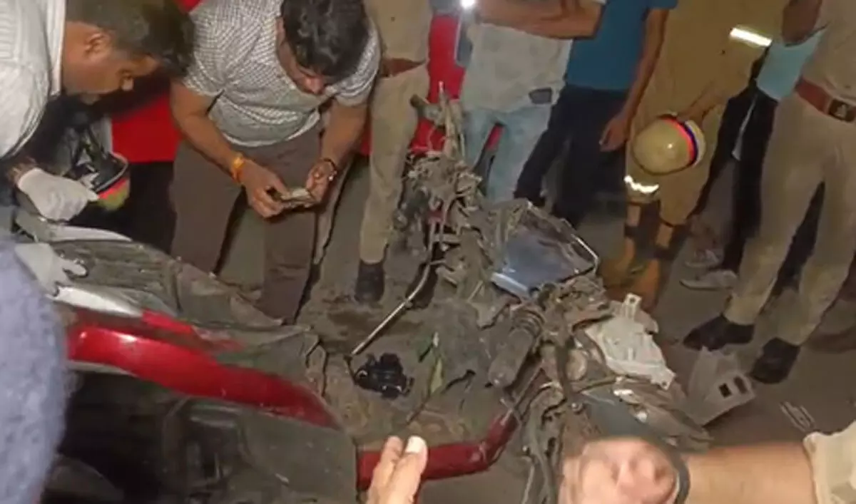 कानपुर में विस्फोट, 10 से 12 लोग घायल, पुलिस जांच में जुटी