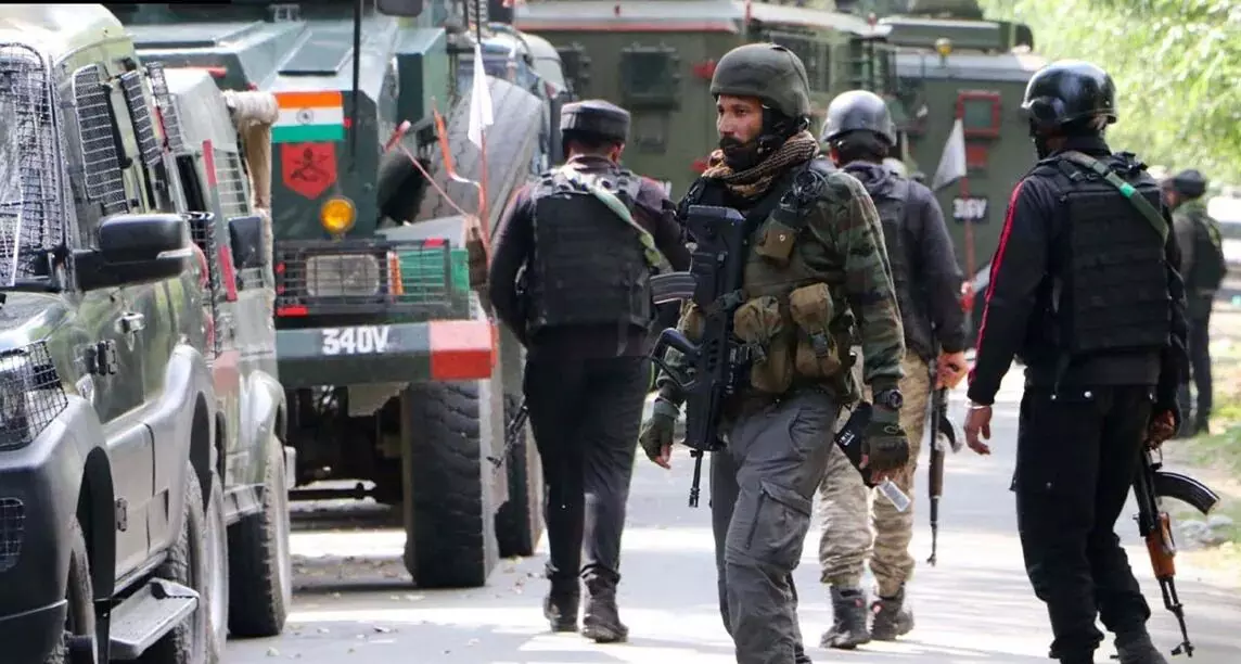 राजौरी में आतंकियों की तलाश जारी, अनंतनाग में आप्रेशन के दौरान दो कमांडों भी लापता
