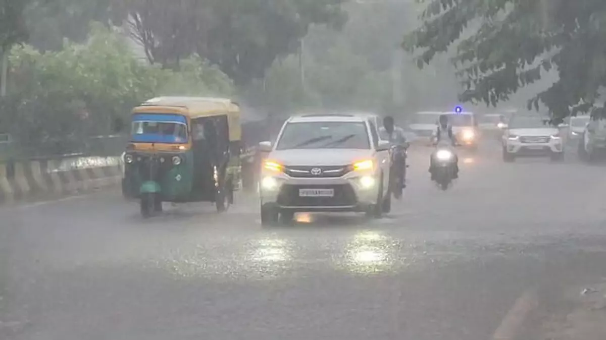 ऊटी में 30 मिनट की तेज बारिश से जलमग्न हुई सड़कें, जाम में फंसे रहे लोग