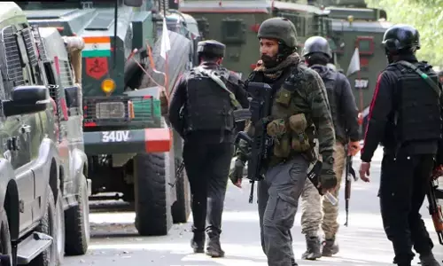 राजौरी में आतंकियों की तलाश जारी, अनंतनाग में आप्रेशन के दौरान दो कमांडों भी लापता