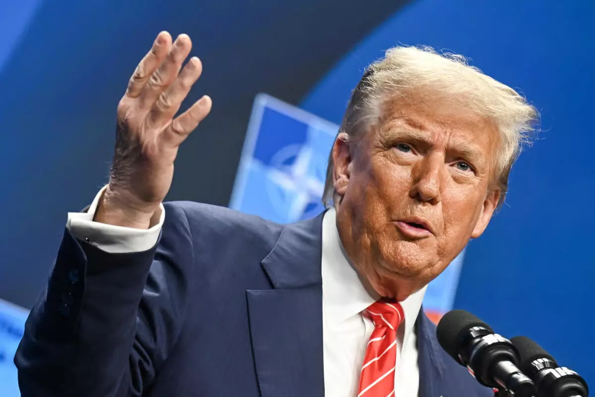 स्पेन रक्षा खर्च नहीं बढ़ाता, तो नाटो से बाहर हो : ट्रंप स्पेन रक्षा खर्च नहीं बढ़ाता, तो नाटो से बाहर हो : ट्रंप