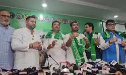 जेडीयू नेता संतोष कुशवाहा ने थामा राजद का दामन, तेजस्वी को बताया गरीबों का नेता