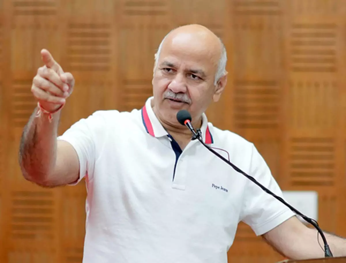 दलित आईपीएस की मौत पर मनीष सिसोदिया की श्रद्धांजलि, उठाए जातिगत उत्पीड़न पर सवाल