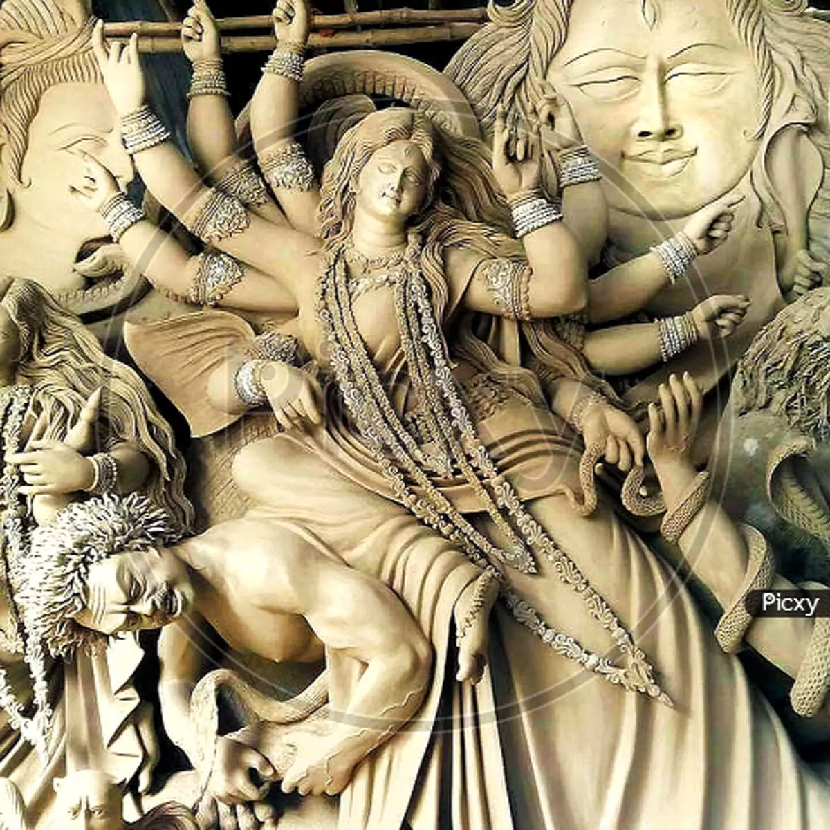 मूर्तियों का प्रजातंत्र