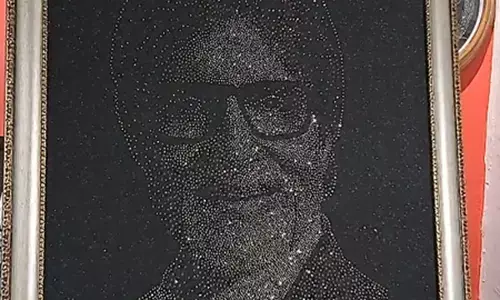 अमिताभ बच्चन के 83वें जन्मदिन पर फैन ने तैयार की 8,300 डायमंड की शानदार पोर्ट्रेट