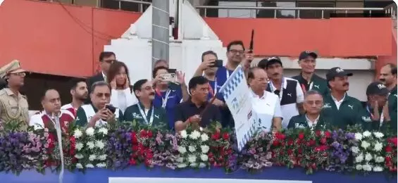 40,500 से अधिक धावकों ने वेदांता दिल्ली हाफ मैराथन में भाग लिया, खेल मंत्री, थलसेना, नौसेना समेत शीर्ष अधिकारी भी रहे मौजूद