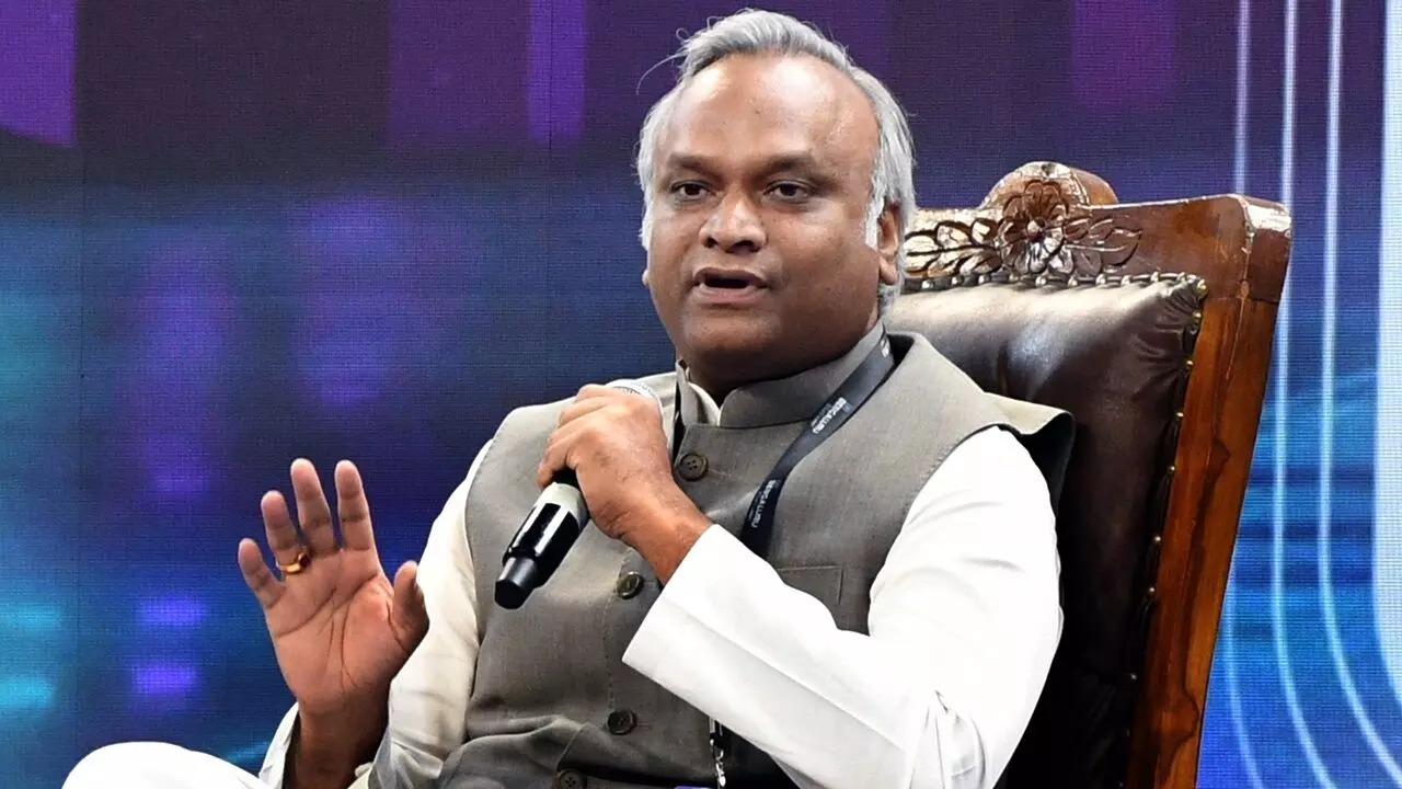 खरगे ने सिद्दारमैया को लिखा पत्र , आरएसएस की गतिविधियों पर प्रतिबंध लगाने की मांग की