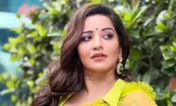 मोनालिसा ने बिजुरिया गाने पर साड़ी में डांस करते हुए वीडियो किया शेयर मोनालिसा ने बिजुरिया गाने पर साड़ी में डांस करते हुए वीडियो किया शेयर