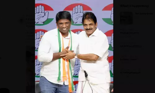 पूर्व आईएएस गोपीनाथन कांग्रेस में हुए शामिल, बोले - केवल यही पार्टी देश को सही दिशा में ले जा सकती है पूर्व आईएएस गोपीनाथन कांग्रेस में हुए शामिल, बोले - केवल यही पार्टी देश को सही दिशा में ले जा सकती है