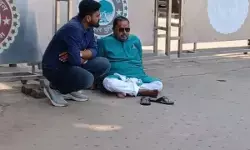 टिकट काटने से नाराज़ नेता धरने पर बैठे, नीतीश कुमार के आवास की घेराबंदी की, गोपाल मंडल भी शामिल