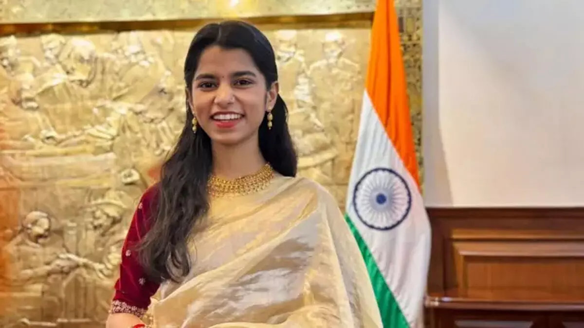 कौन हैं मैथिली ठाकुर, जो बिहार चुनाव से पहले बीजेपी में हुईं शामिल?