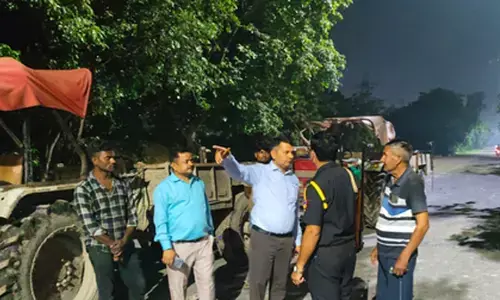 ग्रेटर नोएडा में अवैध कूड़ा फेंकने वालों पर कार्रवाई, चार ट्रैक्टर-ट्रॉलियां जब्त, दो लाख रुपए का जुर्माना