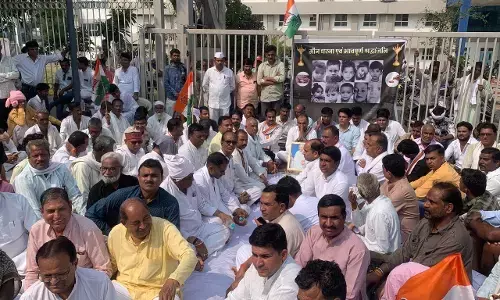 मध्यप्रदेश : कफ सिरप मामले को लेकर कांग्रेस ने किया प्रदर्शन, सौंपा ज्ञापन, दोषियों पर सख्त कार्रवाई की मांग की