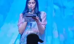 हजारों की भीड़ के सामने अदा शर्मा ने किया विष्णु सहस्रनाम का पाठ, गदगद हुए फैंस हजारों की भीड़ के सामने अदा शर्मा ने किया विष्णु सहस्रनाम का पाठ, गदगद हुए फैंस