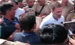राहुल गांधी ने दलित युवक हरिओम वाल्मीकि के परिवार से की मुलाकात राहुल गांधी ने दलित युवक हरिओम वाल्मीकि के परिवार से की मुलाकात