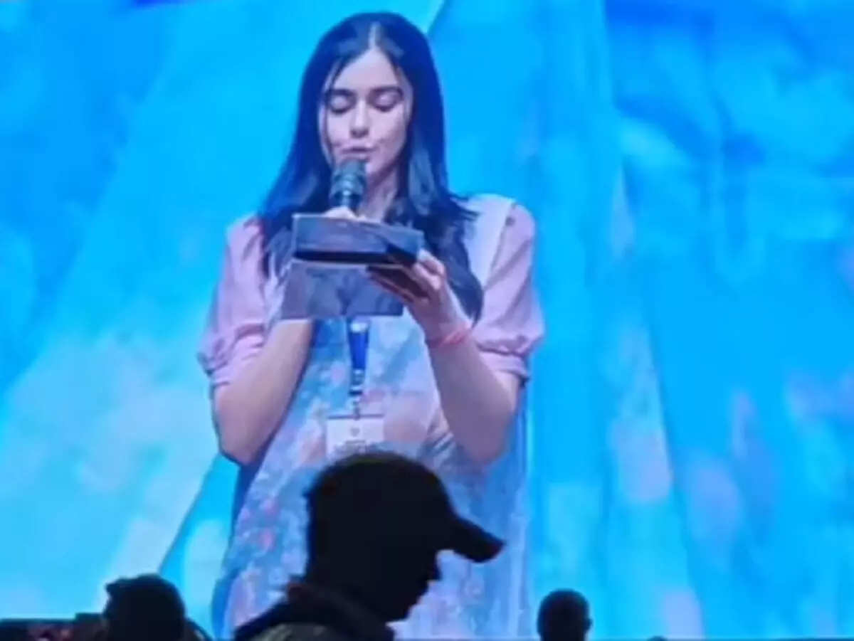 हजारों की भीड़ के सामने अदा शर्मा ने किया विष्णु सहस्रनाम का पाठ, गदगद हुए फैंस