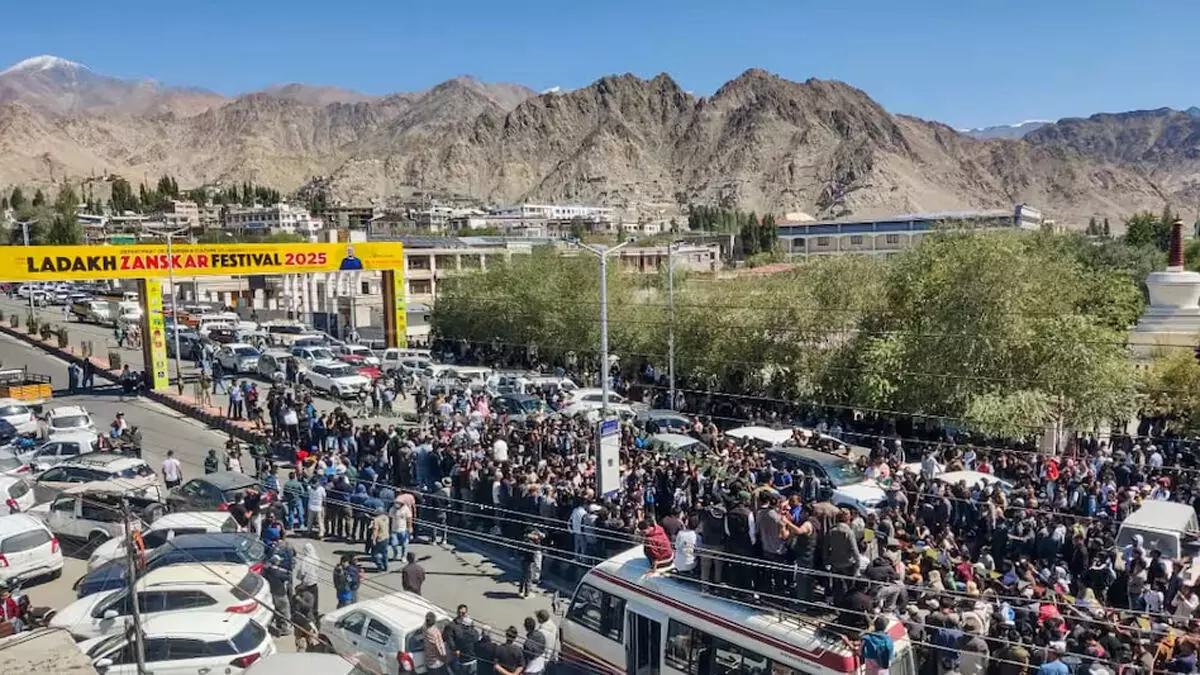 लूटने को ललचाता लद्दाख लूटने को ललचाता लद्दाख