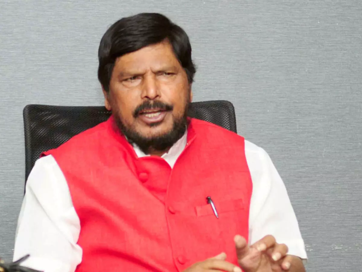 महागठबंधन में सीटों की खींचतान से एनडीए को मिलेगा फायदा : रामदास आठवले