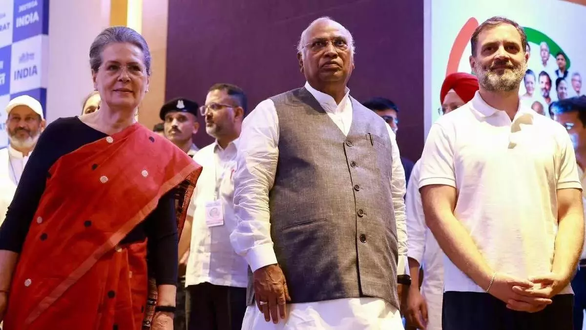 बिहार चुनाव : कांग्रेस ने मैदान में उतारे 40 स्टार प्रचारक, राहुल-सोनिया-खड़गे शामिल बिहार चुनाव : कांग्रेस ने मैदान में उतारे 40 स्टार प्रचारक, राहुल-सोनिया-खड़गे शामिल