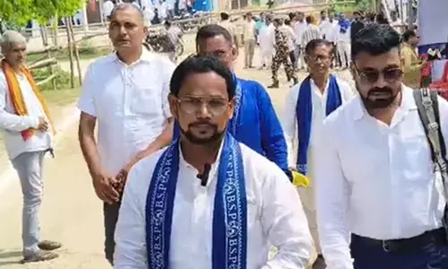 बिहार चुनावः बिरहा गायक ओमप्रकाश दीवाना ने मोहनिया सीट से बसपा के सिंबल पर किया नामांकन