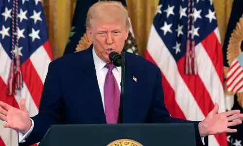 पाक-अफगान युद्ध पर ट्रंप का बड़ा दावा, कहा-इसे सुलझाना तो मेरे लिए बहुत आसान पाक-अफगान युद्ध पर ट्रंप का बड़ा दावा, कहा-इसे सुलझाना तो मेरे लिए बहुत आसान