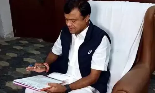 कांग्रेस के वोट चोर गद्दी छोड़ अभियान के तहत प्रदेश अध्यक्ष दीपक बैज को सौंपे गए हजारों हस्ताक्षर