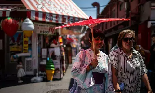लगातार बढ़ रही गर्मी से जापान के लोगों में चिंता बढ़ी लगातार बढ़ रही गर्मी से जापान के लोगों में चिंता बढ़ी