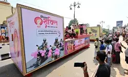 मुख्यमंत्री योगी के नेतृत्व में हर बार हम अपना ही रिकॉर्ड तोड़कर नए कीर्तिमान स्थापित कर रहे हैं: पर्यटन मंत्री मुख्यमंत्री योगी के नेतृत्व में हर बार हम अपना ही रिकॉर्ड तोड़कर नए कीर्तिमान स्थापित कर रहे हैं: पर्यटन मंत्री