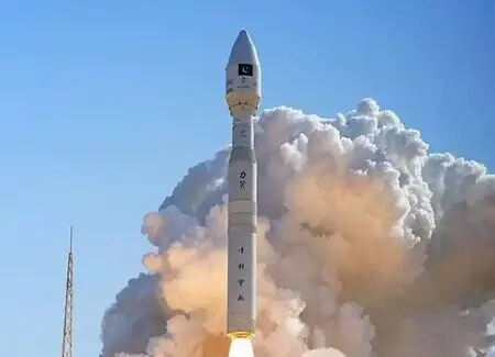 चीन ने तीन उपग्रहों के साथ लिजियन-1 वाई 8 वाहक रॉकेट किया लॉन्च
