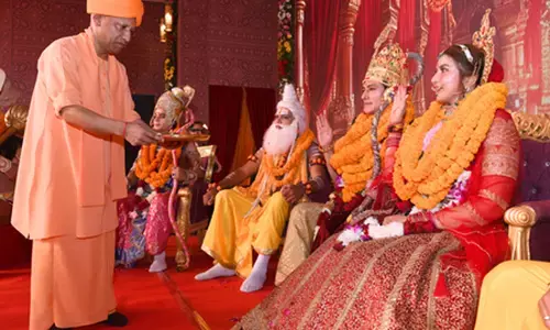 अयोध्या दीपोत्सव 2025: सीएम योगी ने खींचा रथ, उतारी आरती, जय श्रीराम से गूंजा रामकथा पार्क अयोध्या दीपोत्सव 2025: सीएम योगी ने खींचा रथ, उतारी आरती, जय श्रीराम से गूंजा रामकथा पार्क