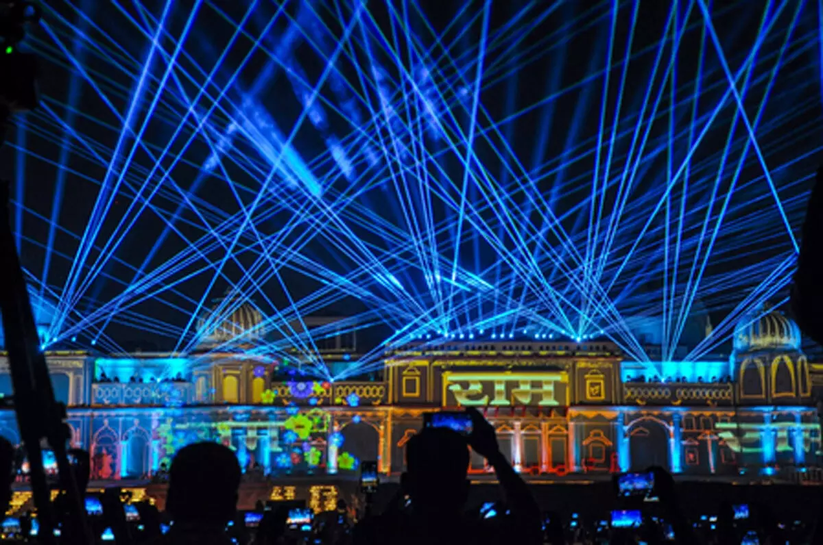 अयोध्या दीपोत्सव में विदेशी मेहमानों का उत्साह, जय श्रीराम के लगाए नारे