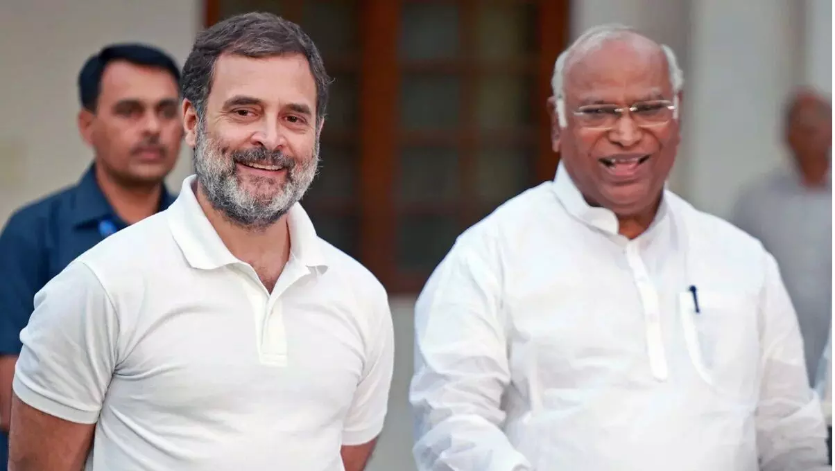 खरगे-राहुल ने दीपावली की दी शुभकामनाएं,सुख-समृद्धि की कामना की खरगे-राहुल ने दीपावली की दी शुभकामनाएं,सुख-समृद्धि की कामना की