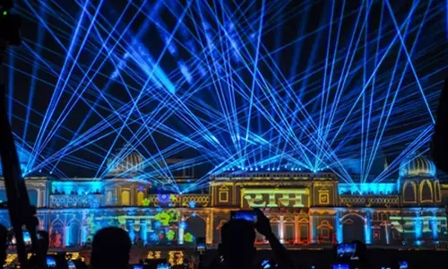 अयोध्या दीपोत्सव में विदेशी मेहमानों का उत्साह, जय श्रीराम के लगाए नारे