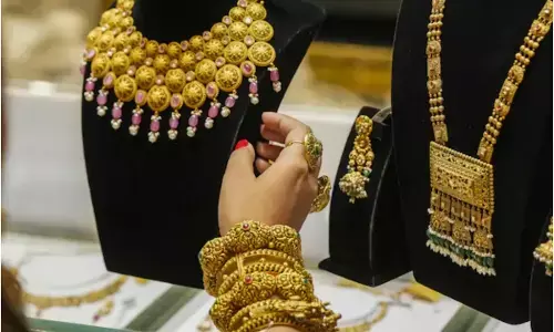 दीपावली पर मिला बड़ा तोहफा, सोने-चांदी के गिरे दाम