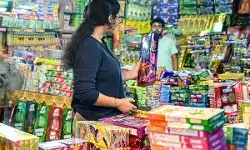 दीपावली पर पटाखों की हुई बंपर बिक्री, सजावटी सामान और लाइटों की भी मांग बढ़ी