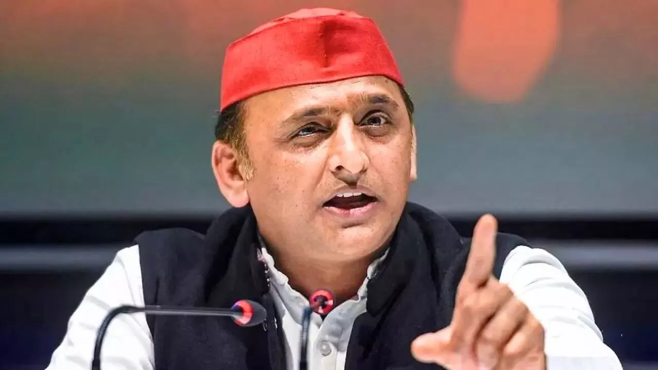 अखिलेश यादव ने यमुना नदी में केमिकल डाले जाने की सूचना को बताया गंभीर, केंद्र और राज्य सरकार से संज्ञान लेने की मांग की