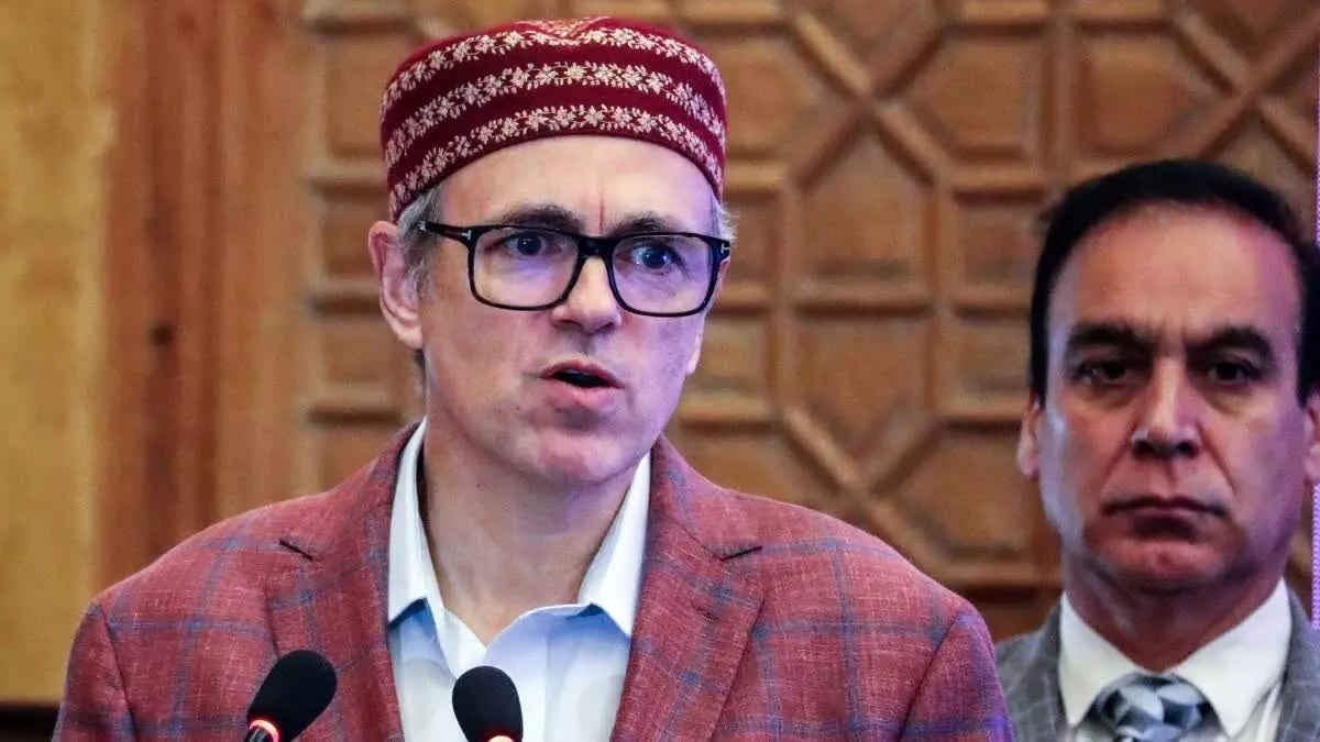 बडगाम चुनाव को लेकर नेशनल कांफ्रेंस में छिड़ा राजनीतिक विवाद बडगाम चुनाव को लेकर नेशनल कांफ्रेंस में छिड़ा राजनीतिक विवाद