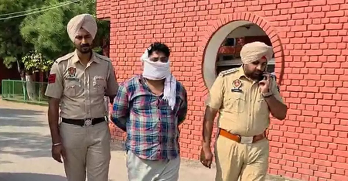 मोगा में 500 ग्राम हेरोइन के साथ स्कूटी सवार गिरफ्तार, पंजाब पुलिस की बड़ी कार्रवाई मोगा में 500 ग्राम हेरोइन के साथ स्कूटी सवार गिरफ्तार, पंजाब पुलिस की बड़ी कार्रवाई