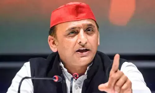 अखिलेश यादव ने यमुना नदी में केमिकल डाले जाने की सूचना को बताया गंभीर, केंद्र और राज्य सरकार से संज्ञान लेने की मांग की