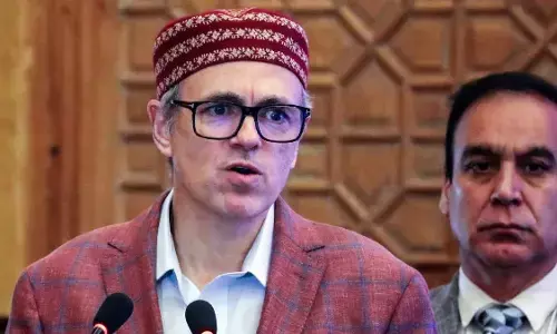 बडगाम चुनाव को लेकर नेशनल कांफ्रेंस में छिड़ा राजनीतिक विवाद बडगाम चुनाव को लेकर नेशनल कांफ्रेंस में छिड़ा राजनीतिक विवाद