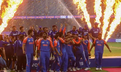 मोहसिन नकवी ने 10 नवंबर को भारत को एशिया कप ट्रॉफी सौंपने की पेशकश की मोहसिन नकवी ने 10 नवंबर को भारत को एशिया कप ट्रॉफी सौंपने की पेशकश की