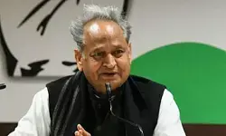 गहलोत का आरोप : राजस्थान में कानून व्यवस्था चरमराई, अपराधियों का बोलबाला गहलोत का आरोप : राजस्थान में कानून व्यवस्था चरमराई, अपराधियों का बोलबाला